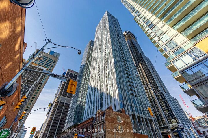 Property Photo: 1 Yorkville Avenue 5405 ON M4W 0B1