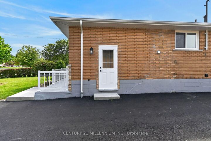 Property Photo: 40 Purdy Crescent Lower ON L9A 3B3