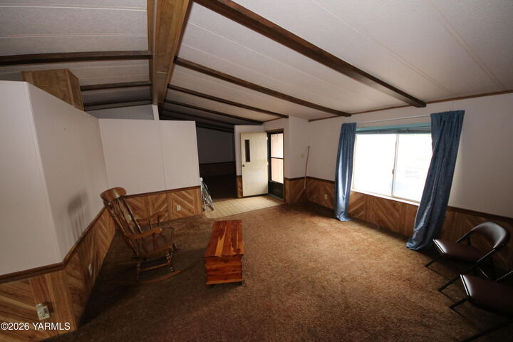 Property Photo: 802 N 40th Ave WA 98908