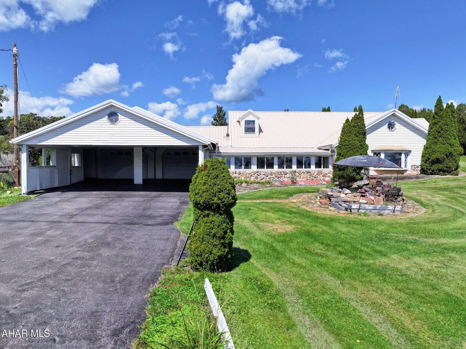 Property Photo: 622 Country Ridge Road PA 15522