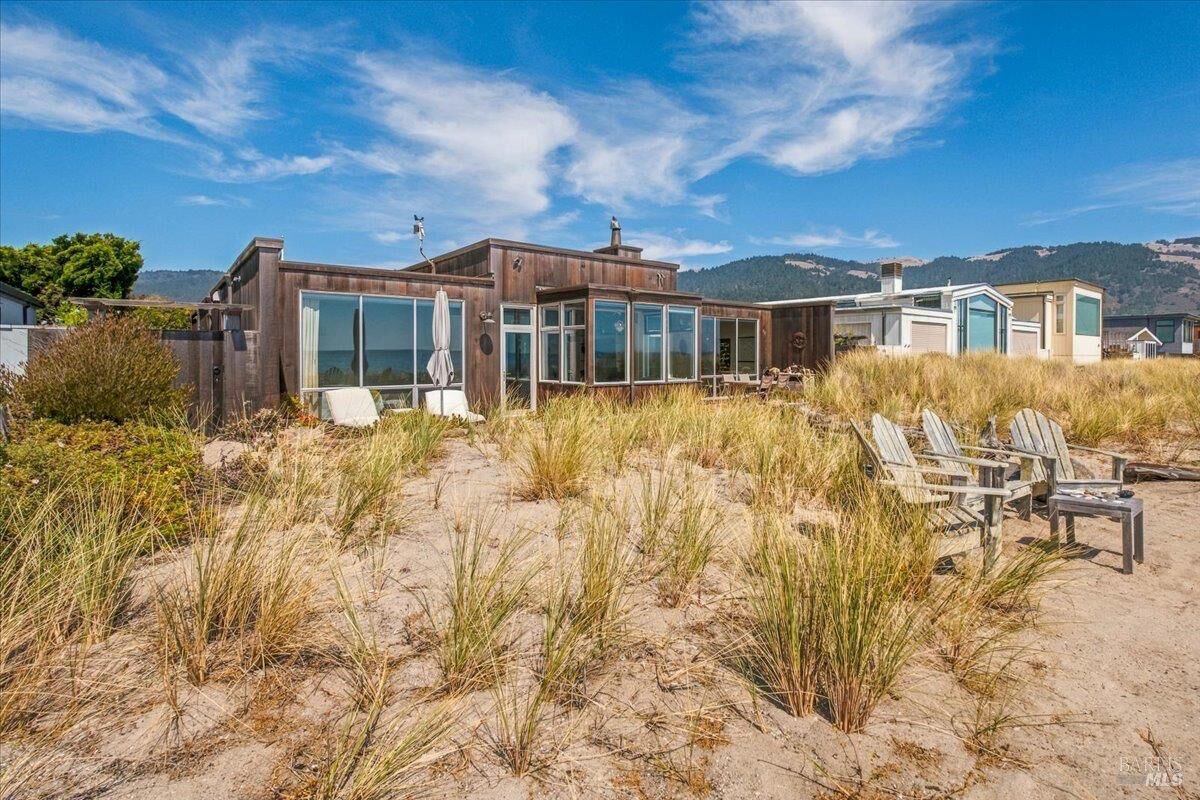 Property Photo:  290 Seadrift Road  CA 94970 