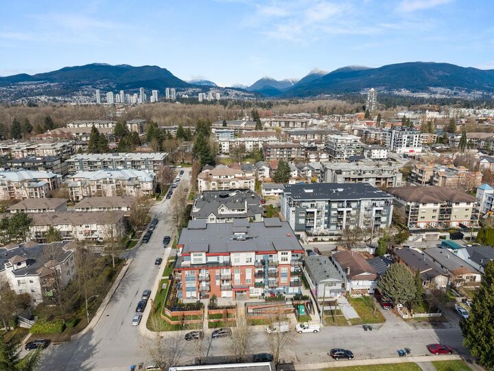 Property Photo:  2389 Hawthorne Avenue 206  BC V3C 0T2 