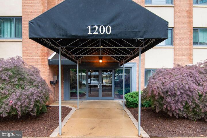Property Photo:  1200 S Arlington Ridge Road 205  VA 22202 