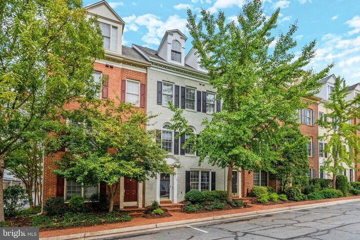 Property Photo:  8816 Hunting Lodge Court  VA 22182 