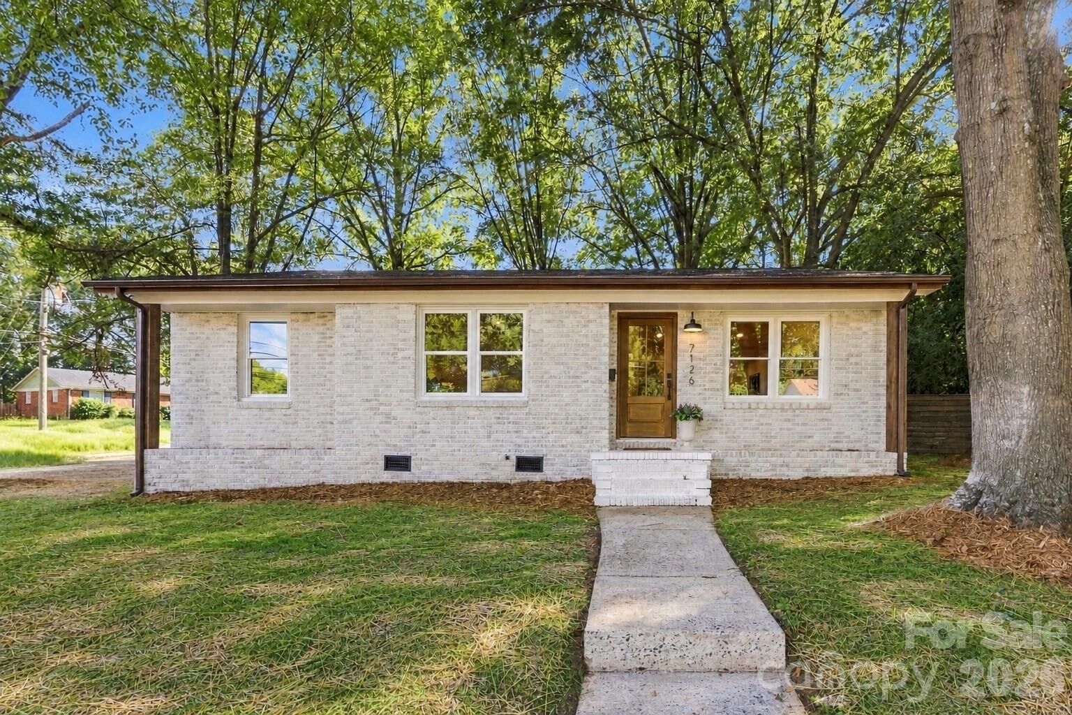 Property Photo:  7126 Woodstream Drive  NC 28210 
