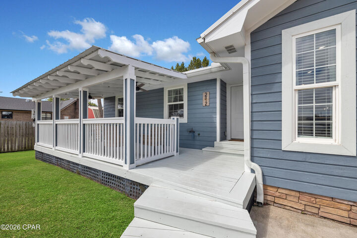 Property Photo:  212 Kentucky Avenue  FL 32444 