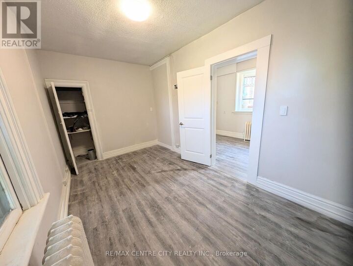 Property Photo:  474 King Street 4  ON N6B 1T1 