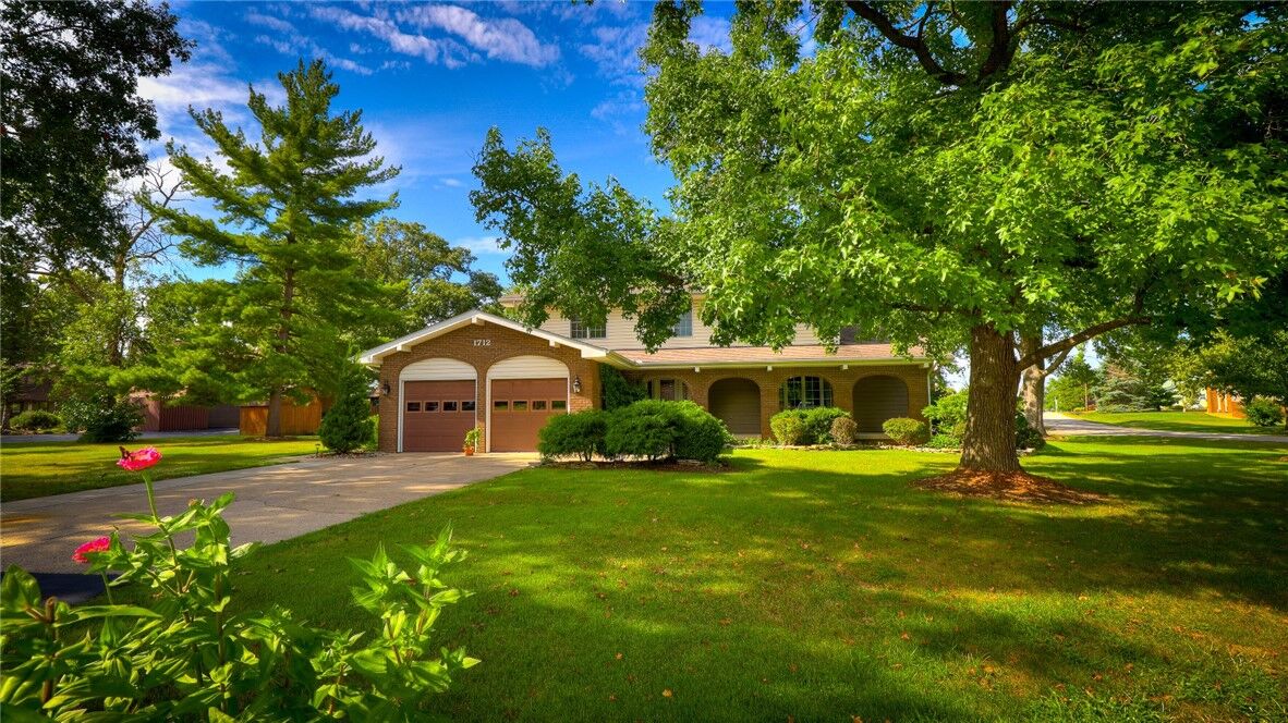 Property Photo:  1712 Burning Tree Drive  IL 62521 