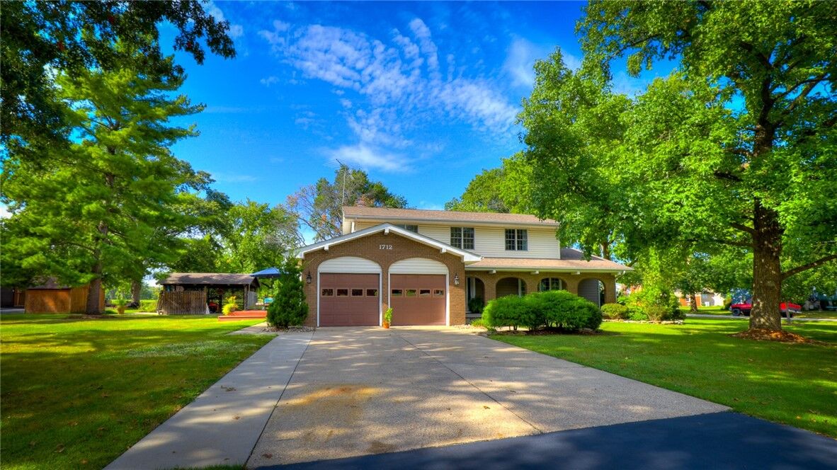 Property Photo:  1712 Burning Tree Drive  IL 62521 