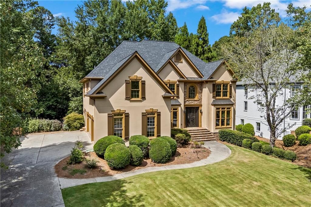 Property Photo: 5545 Stoneleigh Drive GA 30024