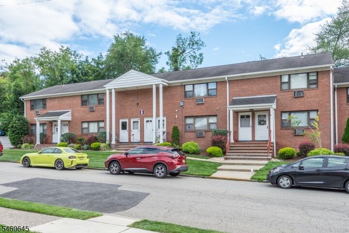 Property Photo:  6 Colonial Dr E  NJ 07424 