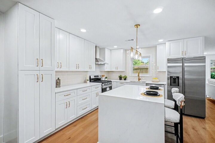 Property Photo:  5443 Redstart Street  TX 77096 