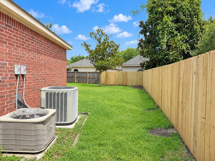 Property Photo:  206 Hartwood Court  TX 77479 