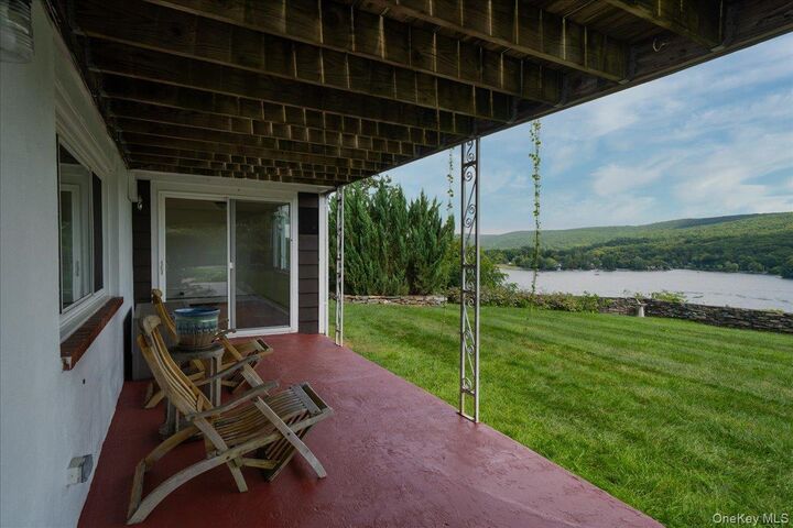 Property Photo:  14 Hemlock Hill  NY 10925 
