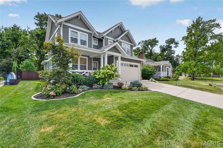 Property Photo:  146 Girard Place  MO 63122 
