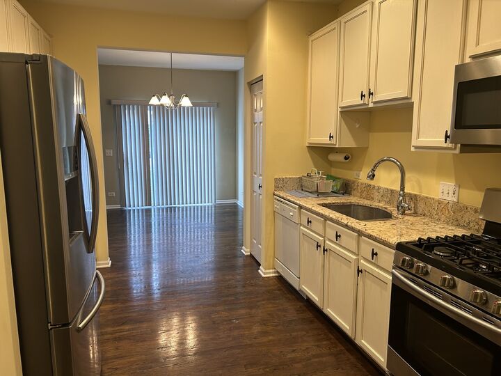 Property Photo:  394 Bay Drive  IL 60143 