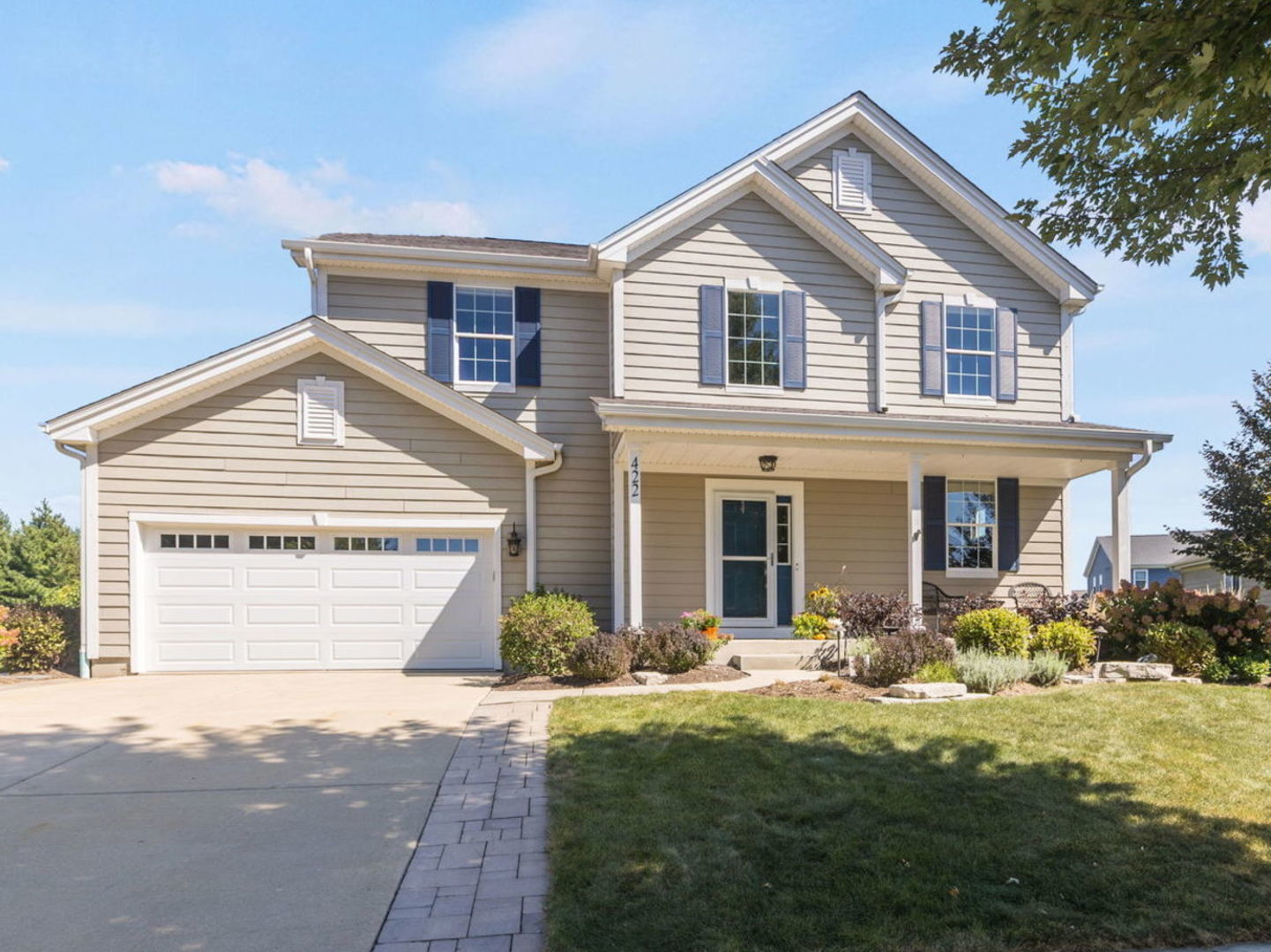 Property Photo: 422 W Amberside Drive IL 60124