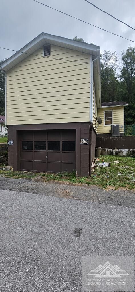 Property Photo: 77 Willow St WV 24847