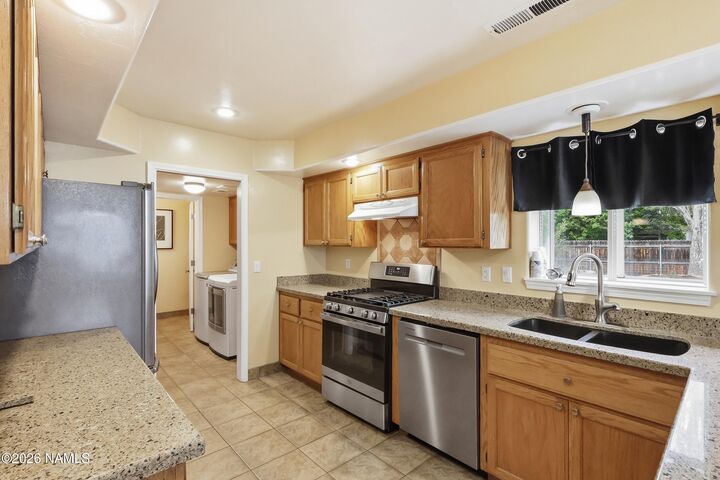 Property Photo: 6814 E Eagle Crest Drive AZ 86004