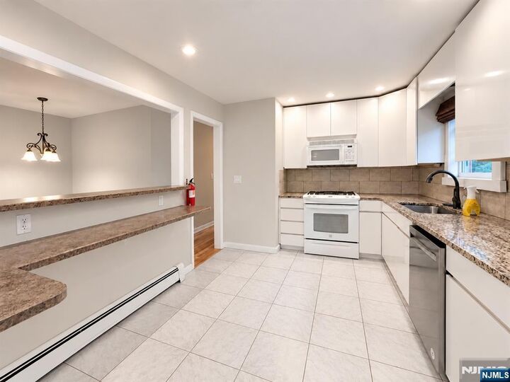 Property Photo:  84 Colgate Avenue 2  NJ 07652 