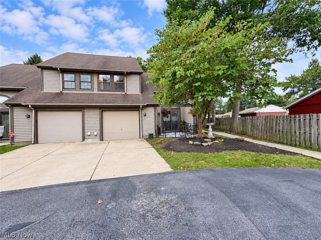 Property Photo:  3831 NE Northwoods Court NE 4  OH 44483 
