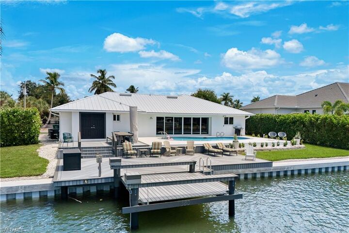 Property Photo:  380 Rookery Ct  FL 34145 