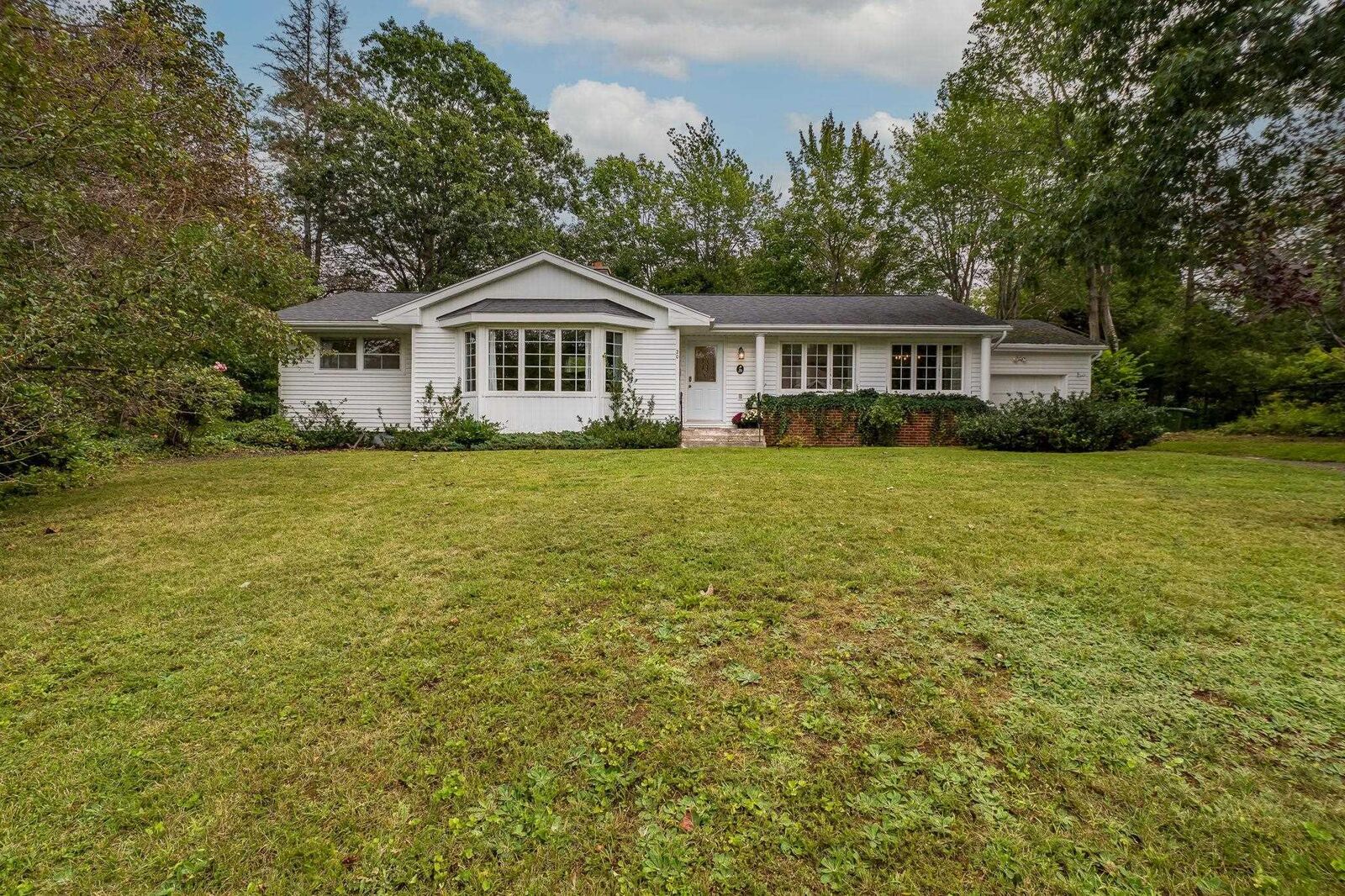 Property Photo:  20 Fielding Avenue  NS B4N 2T5 