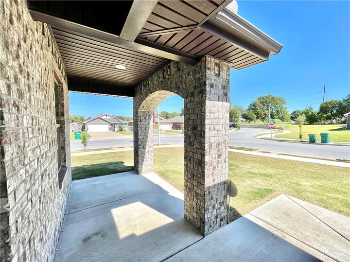 Property Photo: 1702 S K Place AR 72756