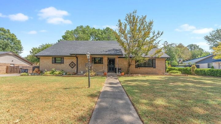 Property Photo:  1501 Camino Real  AR 72762 