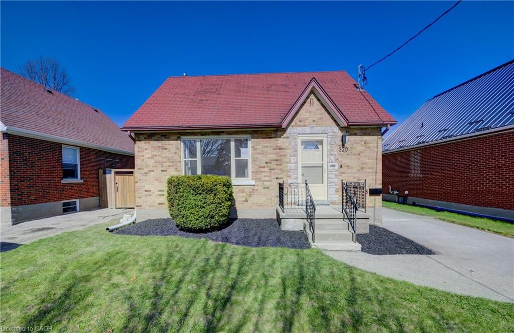 Property Photo:  320 Highland Road E Main  ON N2M 3W4 