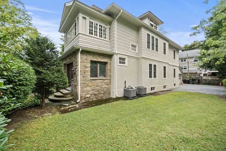 Property Photo:  11 Roseland Road 2  MA 01609 