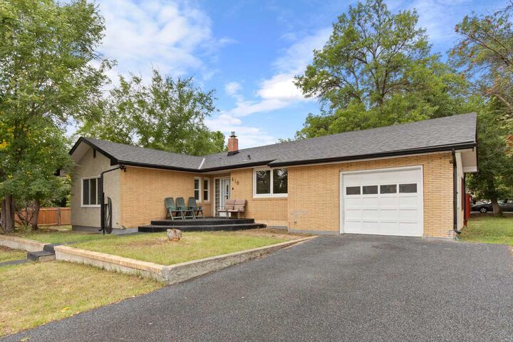 Property Photo:  410 4 Avenue SW  AB T1A 4Z9 