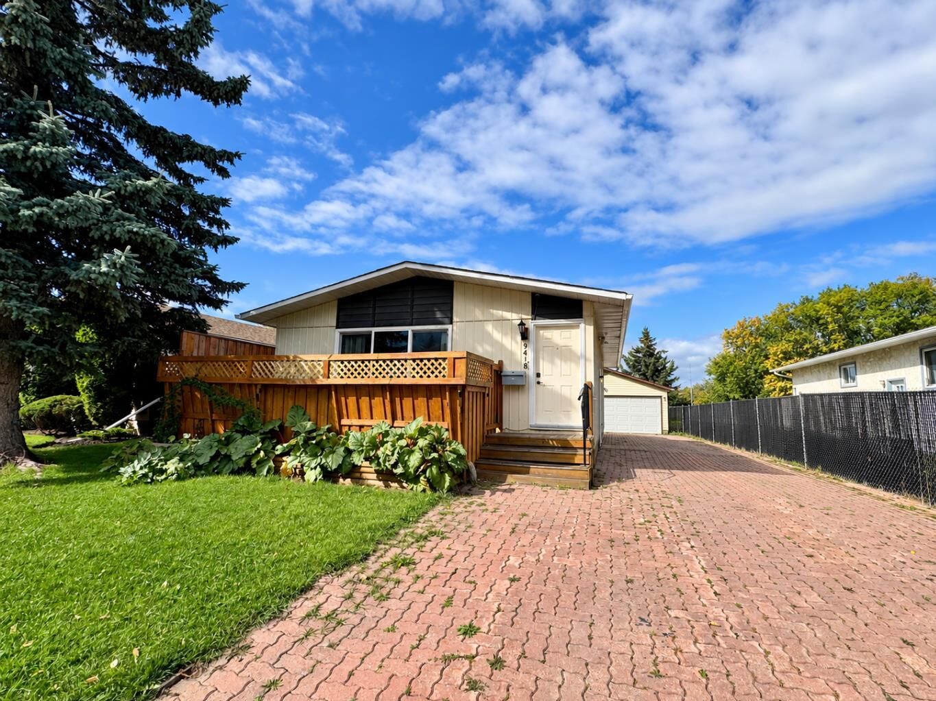 Property Photo:  9418 80 Avenue  AB T8V 5J4 