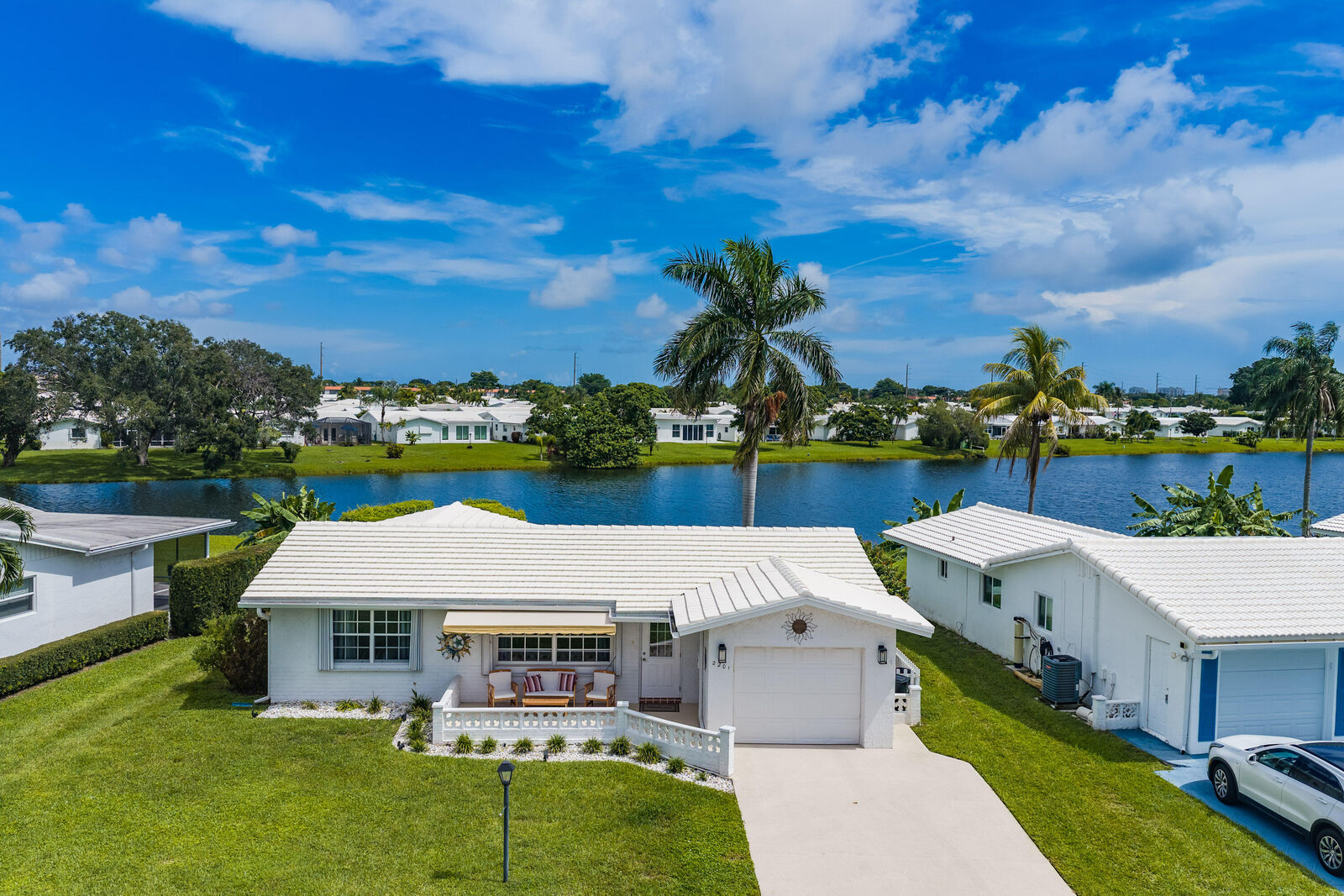 Property Photo: 2201 SW Roma Way SW FL 33426