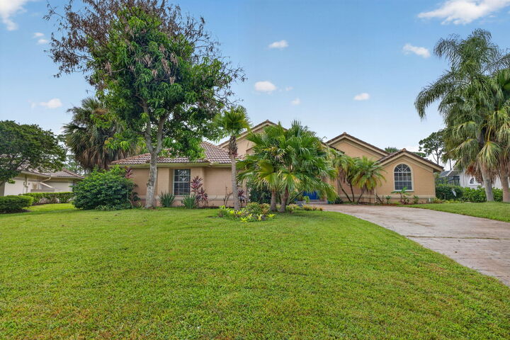 Property Photo: 1306 SW Cottonwood Cove FL 34986