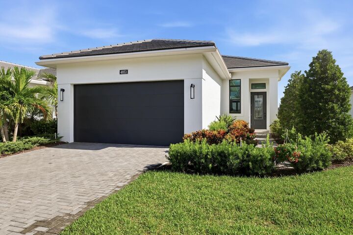 Property Photo:  4853 Saint Armands Way  FL 33470 