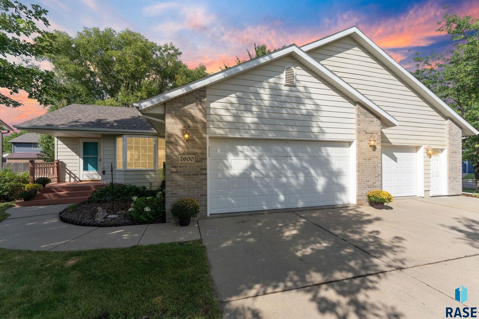 Property Photo: 7600 W Regina St SD 57106