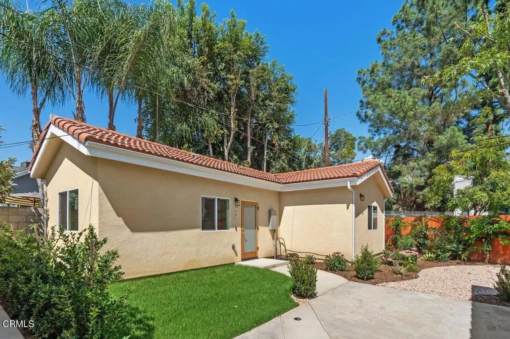 Property Photo:  789 Elmira Street  CA 91104 