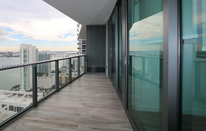 Property Photo:  460 NE 28th St 2803  FL 33137 