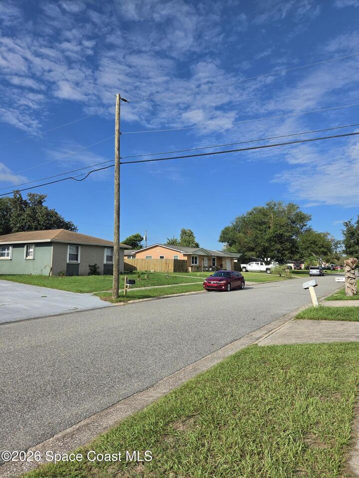 Property Photo: 1505 Jamaica Street FL 32780
