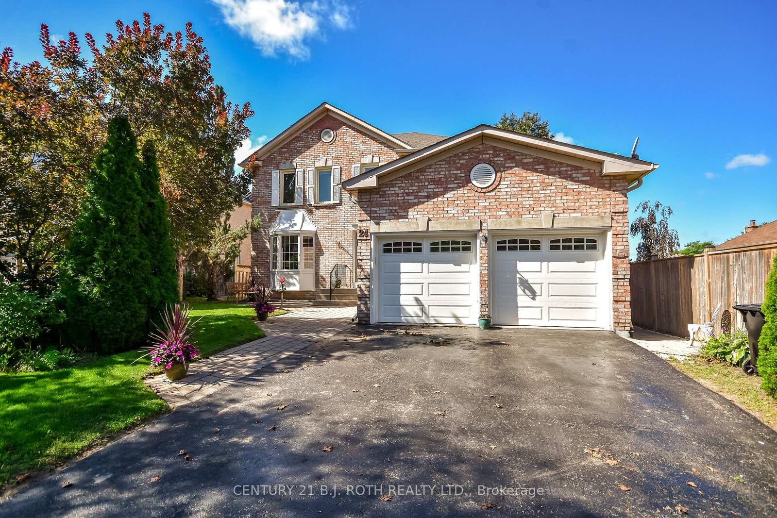 Property Photo:  24 Grand Forest Drive  ON L4N 7E8 