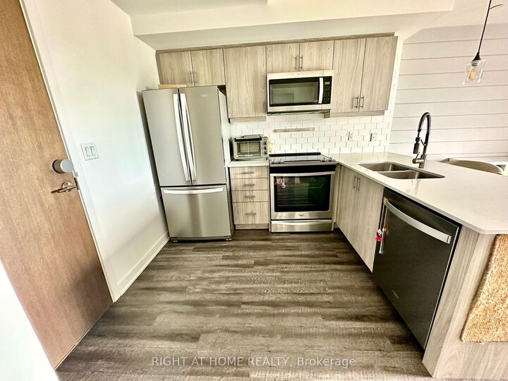 Property Photo:  16 Markle Crescent 516  ON L9G 0H4 