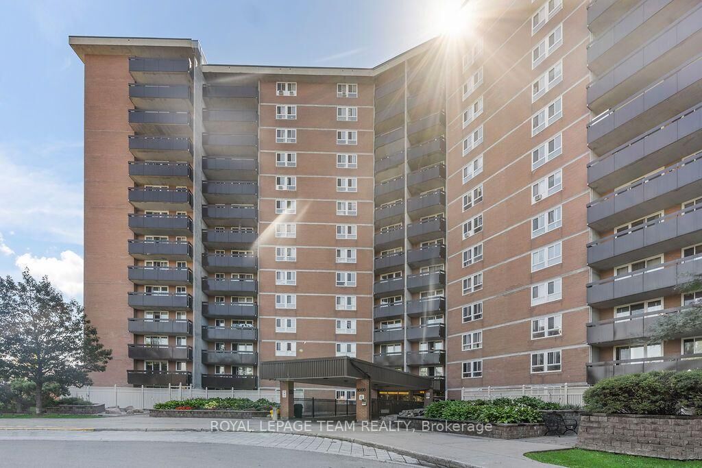 Property Photo:  2000 Jasmine Crescent 1112  ON K1J 8K4 