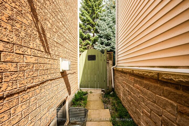 Property Photo:  14 Portsmouth Drive Bsmt  ON M1C 5E1 
