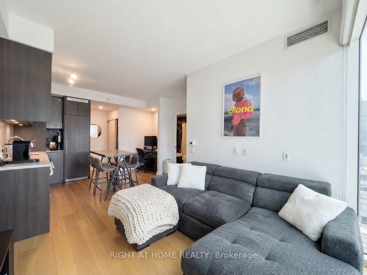 Property Photo:  115 Blue Jays Way 1507  ON M5V 0N4 