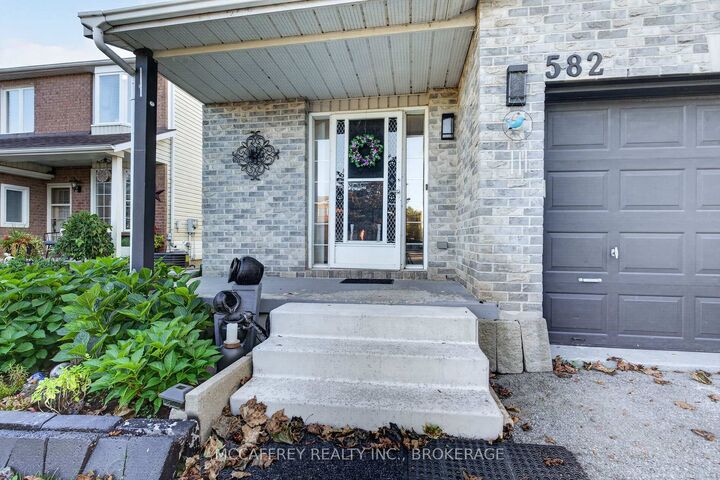 Property Photo: 582 Barnsley Crescent ON K7M 8X3