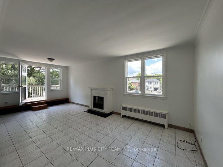 Property Photo: 3432 Bathurst Street 2 ON M6A 2C2