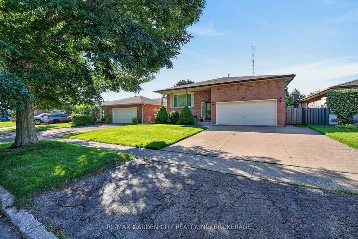 Property Photo:  67 College Park Drive  ON L3C 6Z7 