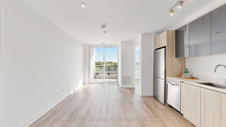 Property Photo:  3100 Keele Street 519  ON M3M 0E1 