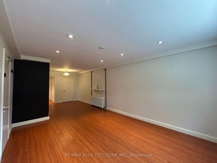 Property Photo:  11 Thirty Fifth Street Unit 1  ON M8W 3J8 